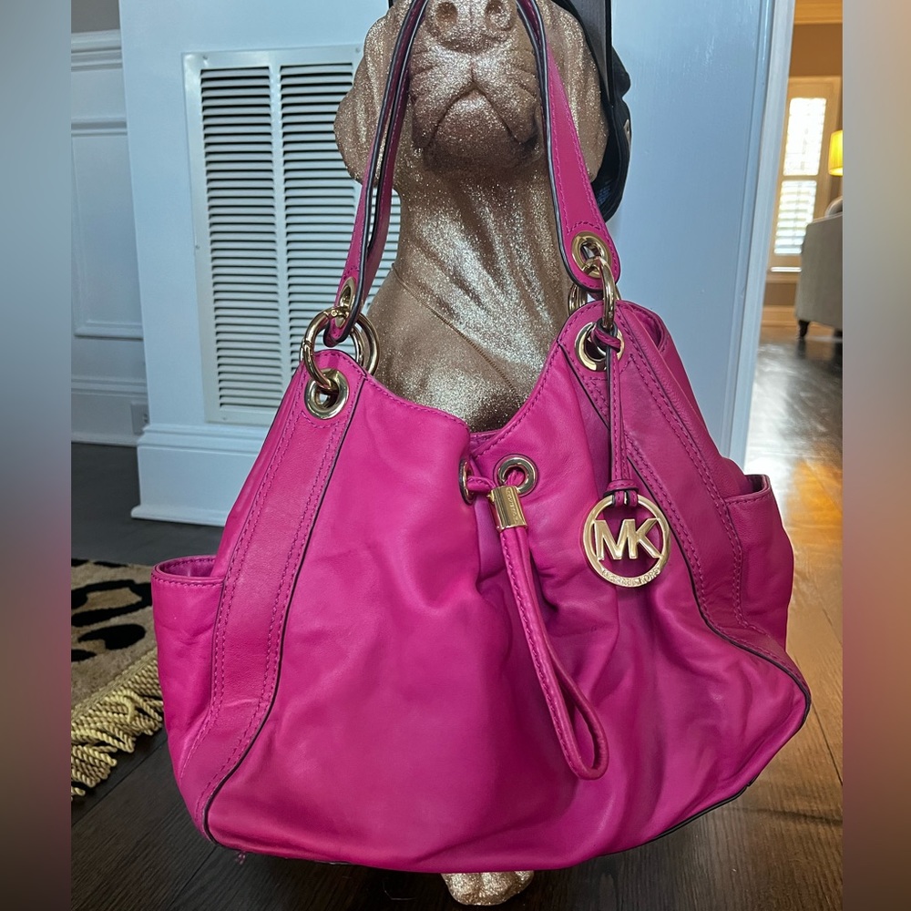 Micheal Kors leather handbag. 15.5x11